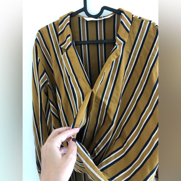 Zara High Low Striped Top Blouse Size XS Extra Small V-neck Excellent Condition - Picture 4 of 9